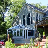 glass-with-knee-wall