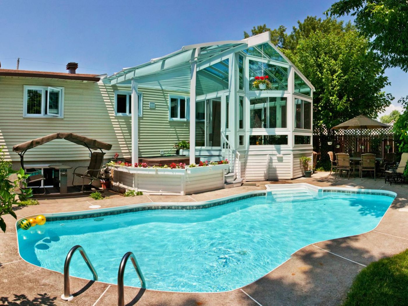 studio-room-with-gable-glass-roof-2