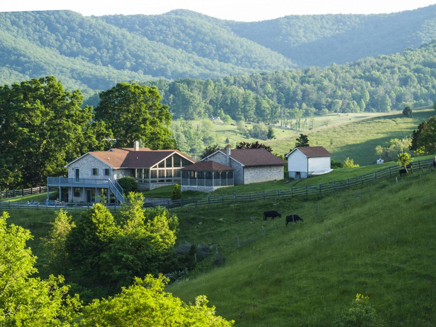 Tan Glass Knee Wall Transitions