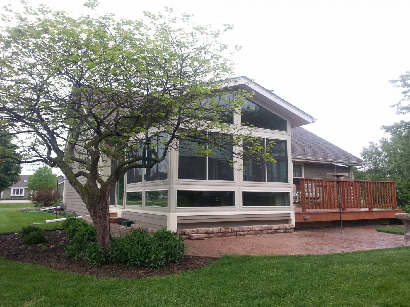 White Glass Knee Wall Transitions