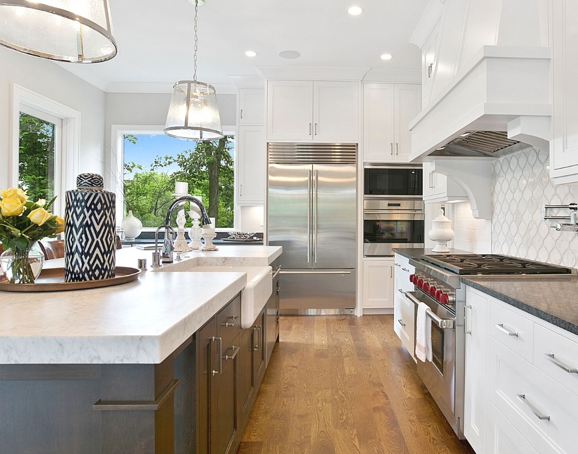 White contemporary kitchen decor 