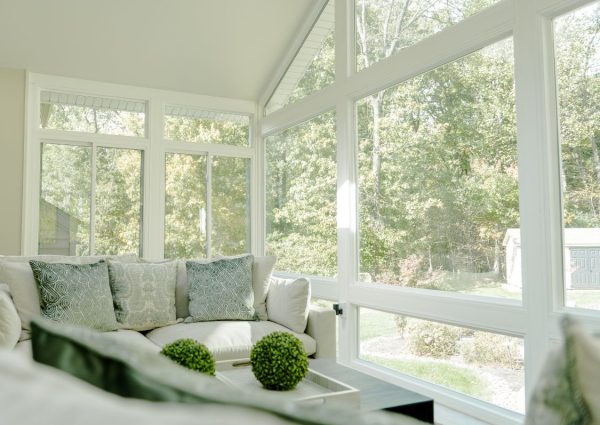 Your Complete Guide to Choosing Sunroom Windows: Ideas, Tips & More