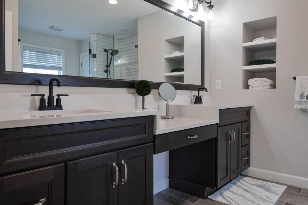 Double vanity bathroom layout ideas