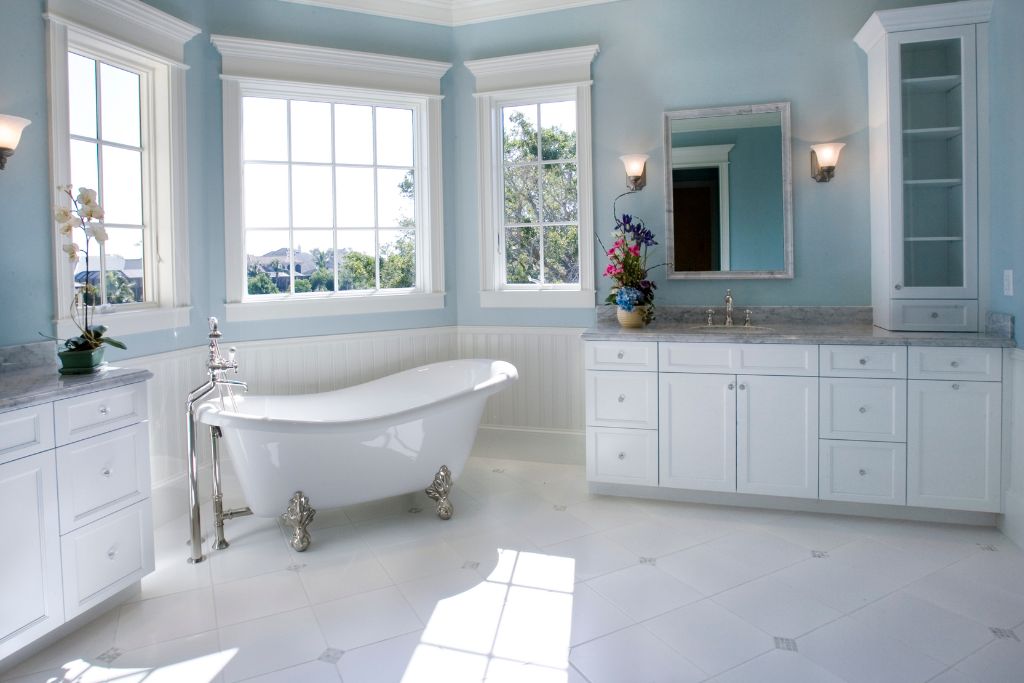 Double vanity bathroom layout