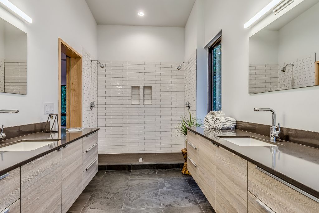 Layout ideas for bathrooms with two vanities 